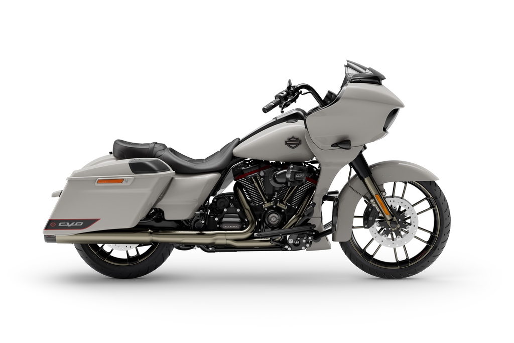 Nový customový Harley Road Glide CVO