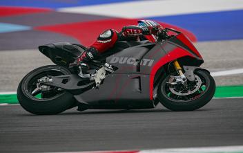 Ducati už testuje svoj elektrický Superbike