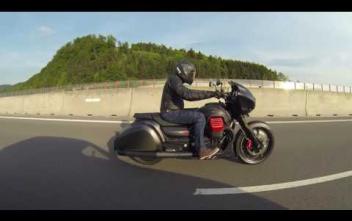 Video: Jazda na novej Moto Guzzi MGX21